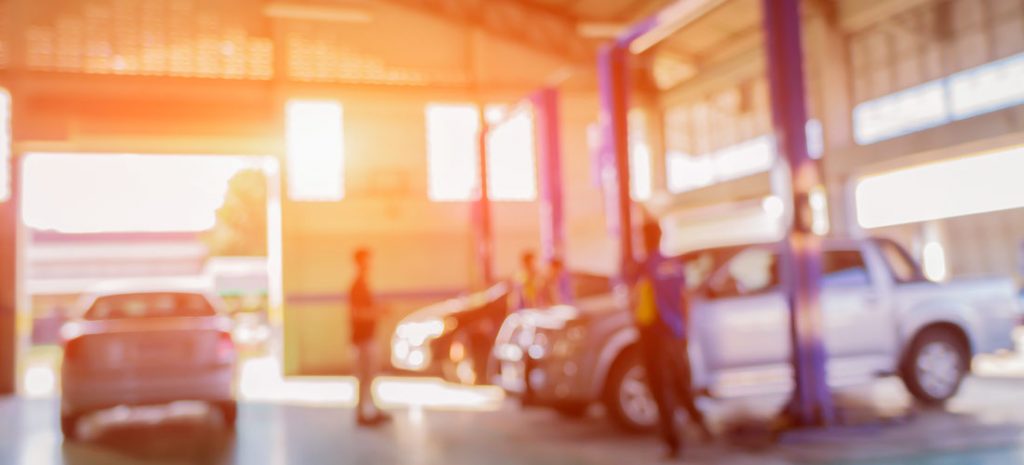 Servicio en un taller de coches