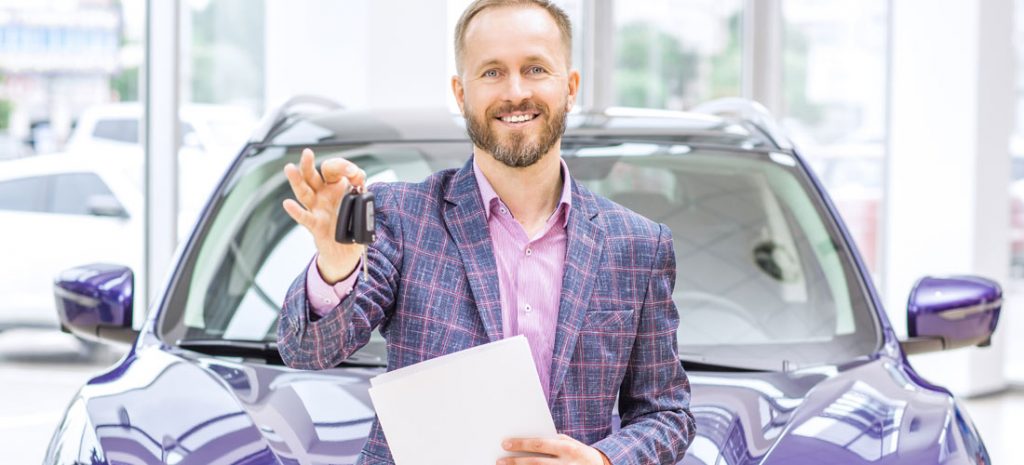 Asesor comercial de un concesionario